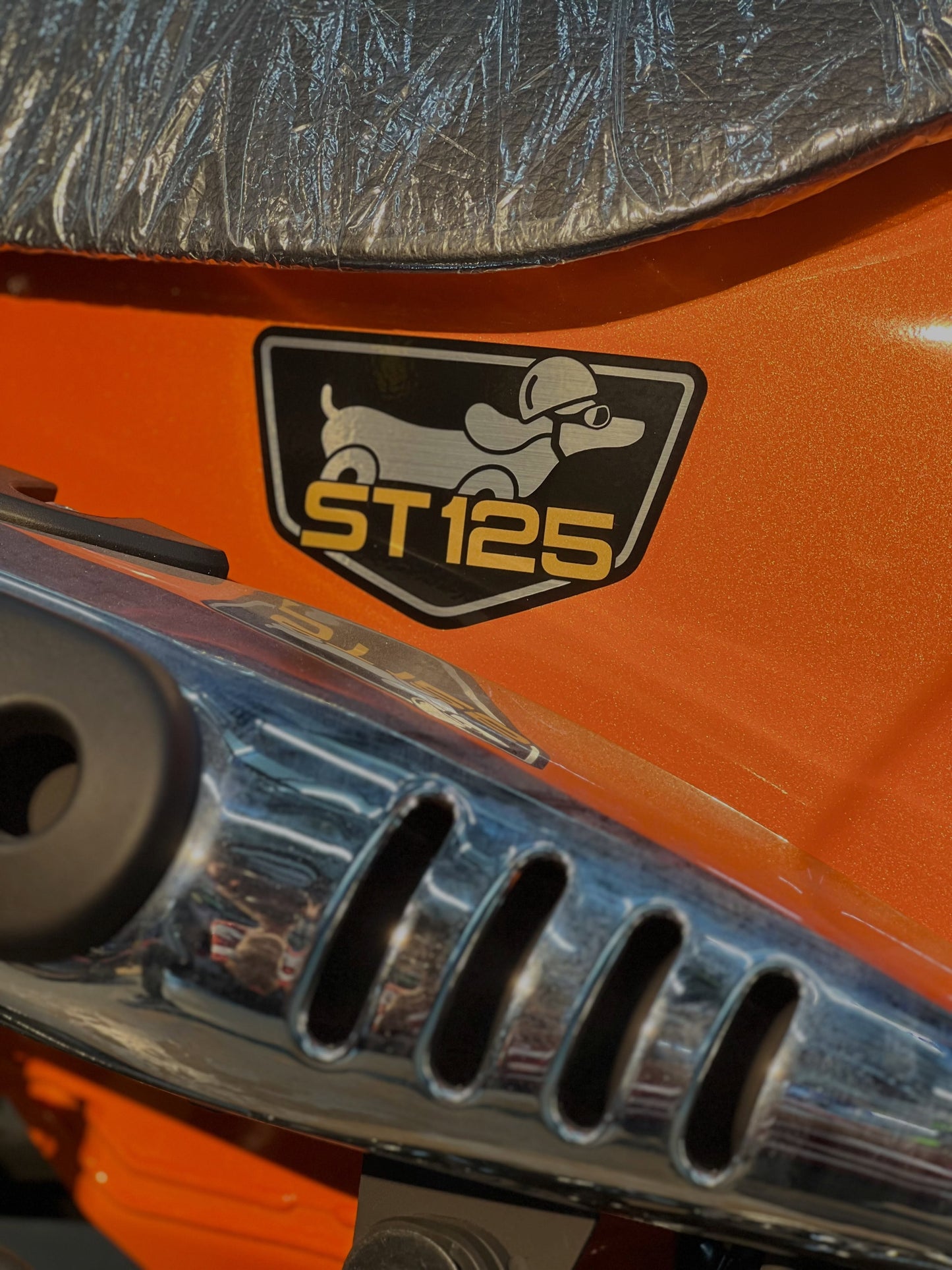 HONDA ST125 DAX Orange Motorbike