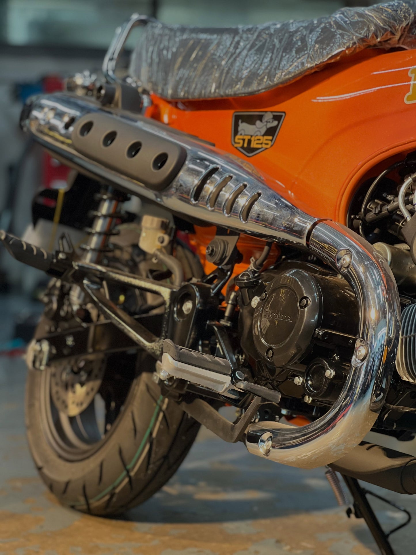 HONDA ST125 DAX Orange Motorbike