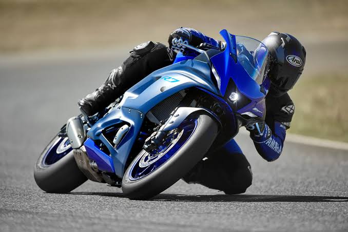 YAMAHA YZF-R7 ICONIC BLUE Motorbike