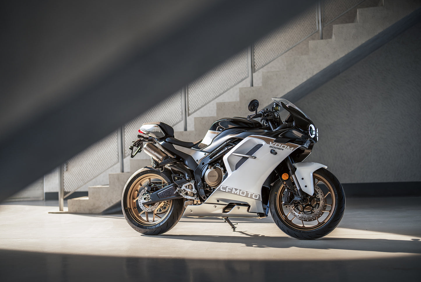 CFMOTO 500SR VOOM Nebula White Motorbike